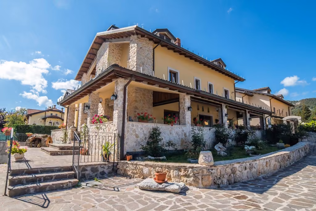 L'edificio dell'Albergo Ad Astra in Via Oppieto a Pescasseroli